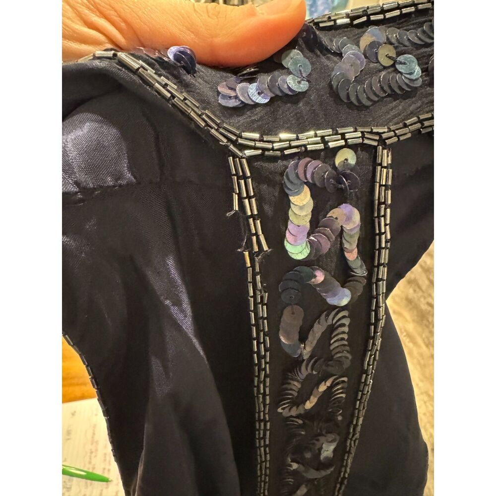 Beautiful Navy Blue 90s sequined, beaded formal gown - Picture 9 of 9